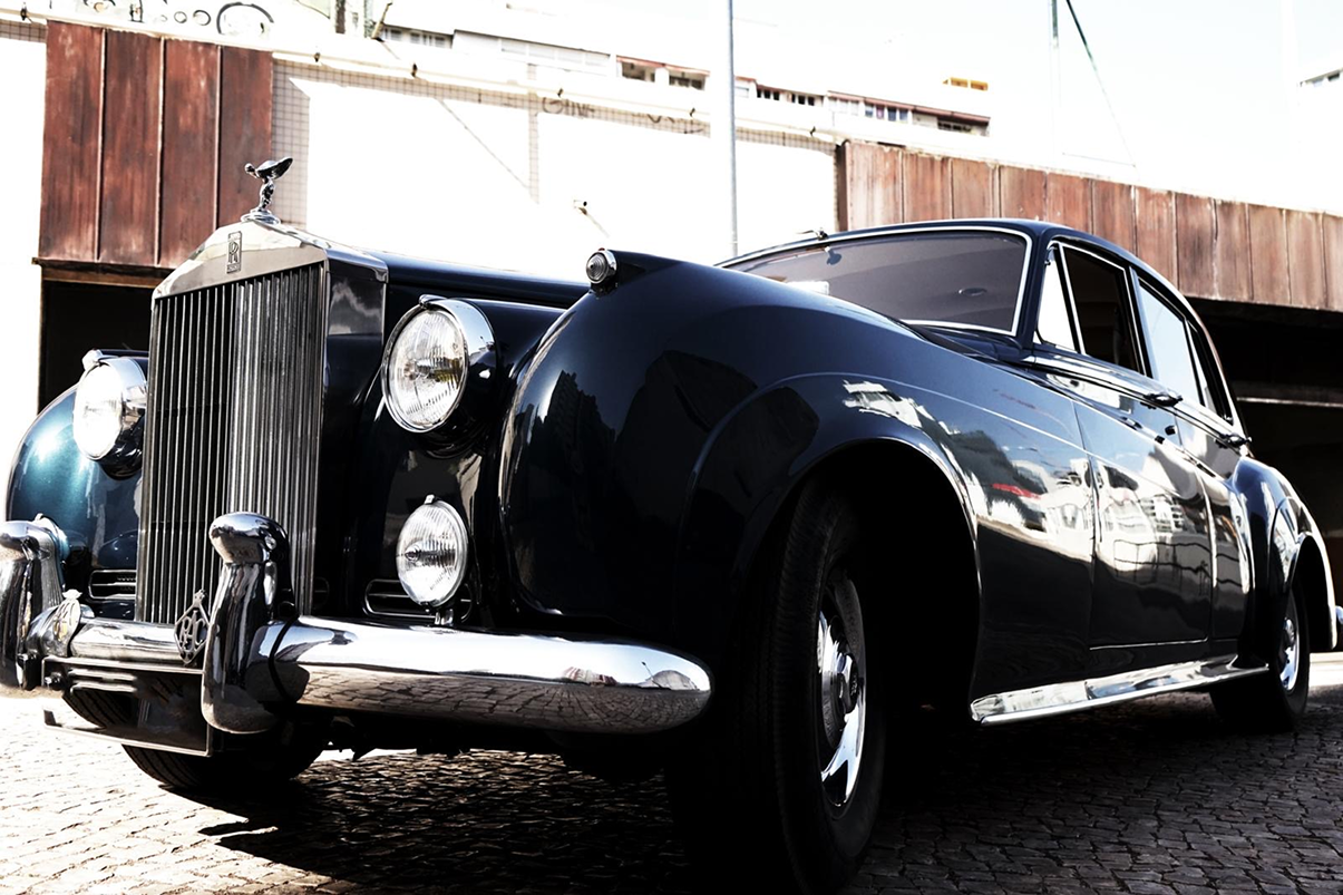 Rolls-Royce Silver Cloud II exterior - high-angle left side view