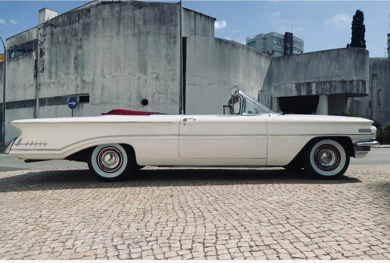 Oldsmobile Super 88 exterior - full side profile