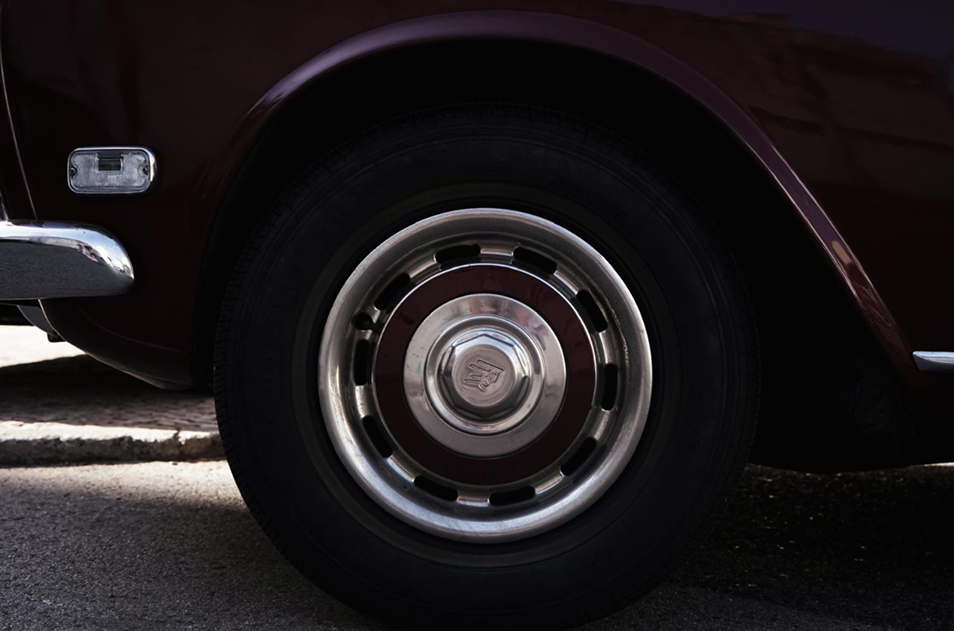 Rolls-Royce Silver Shadow detail - wheel and hubcap