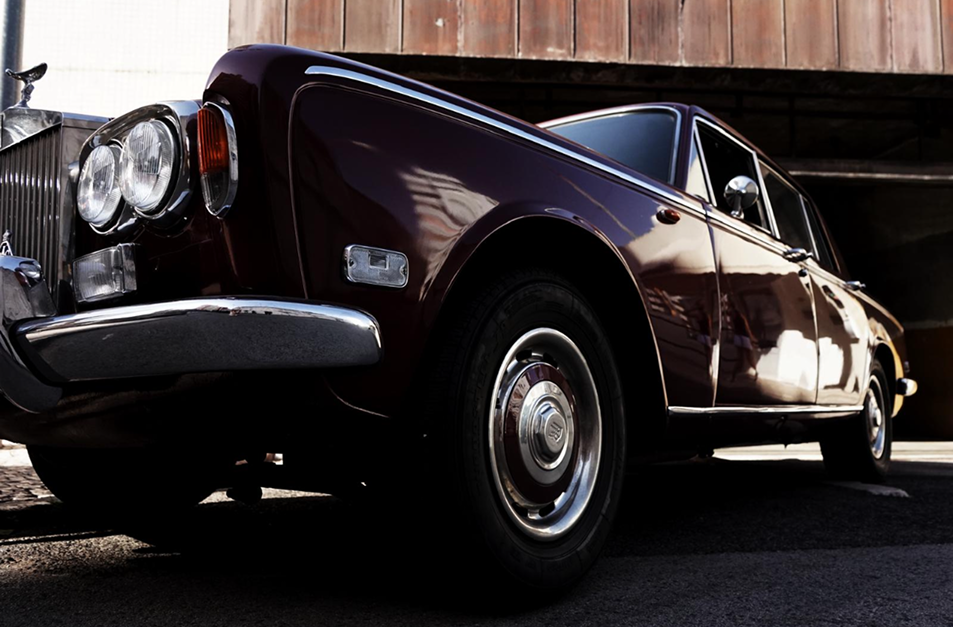Rolls-Royce Silver Shadow exterior - low side profile